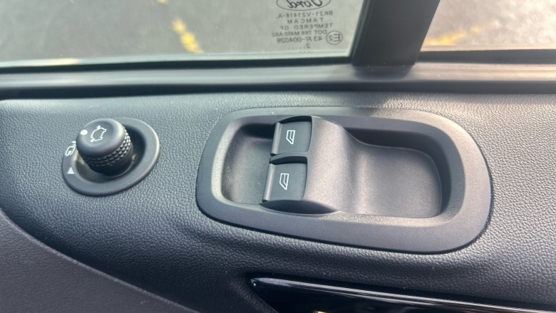 Ford Transit Custom 320 L1 Diesel Fwd 2.0 EcoBlue 170ps Low Roof D/Cab Limited Van Auto